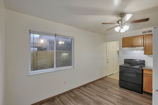 Building Photo - 2460-2462 Hiawatha St