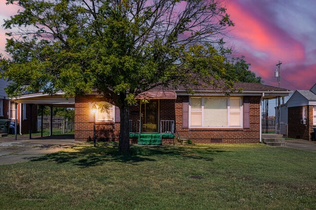 Primary Photo - 433 Showalter Dr