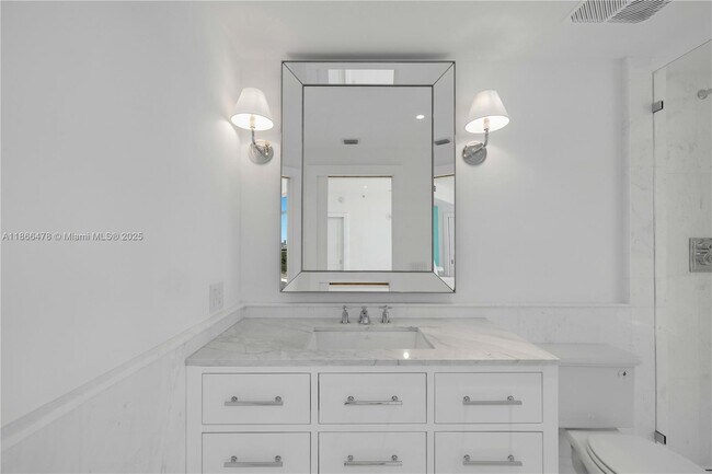 Building Photo - 3737 Collins Ave