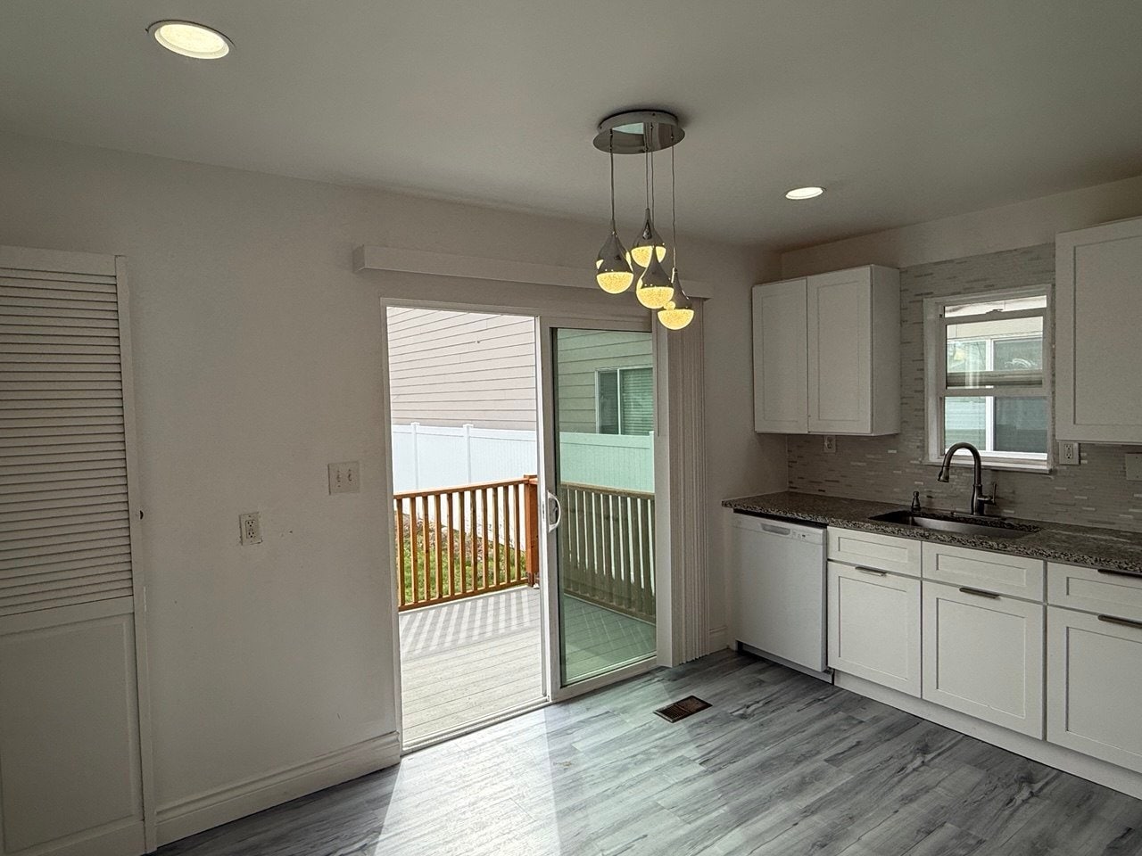 Building Photo - 1822 E Pacific Ave