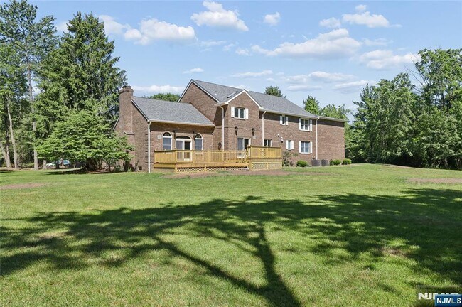 Building Photo - 2 W Saddle River Rd