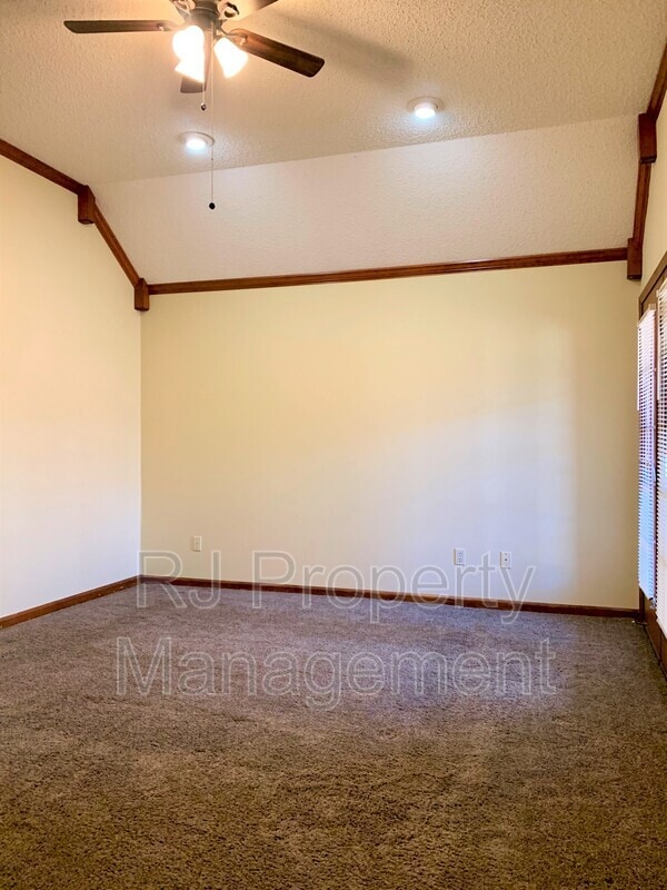 Building Photo - 6678 Spencer Forest Cove W