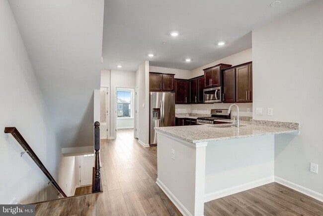 Building Photo - 721 Courier Ln