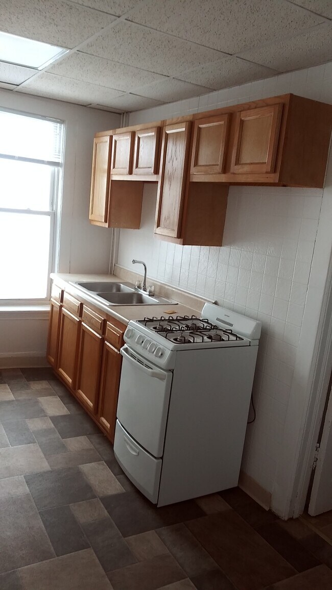 Building Photo - 448 Hawley Ave