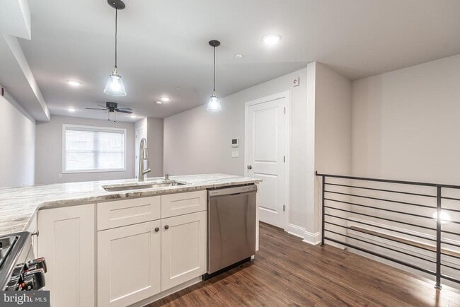 Building Photo - 2202 Christian St