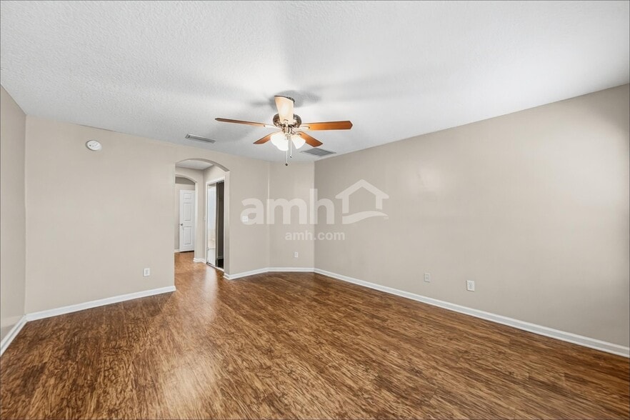 Building Photo - 14003 Golden Eagle Dr