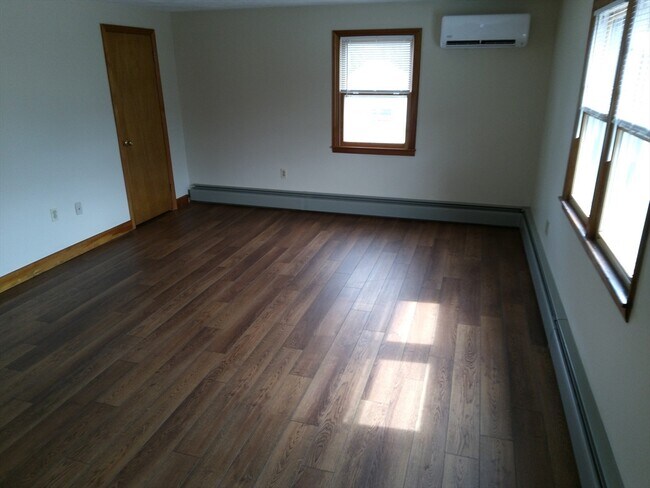 Building Photo - 121 King Philip Rd