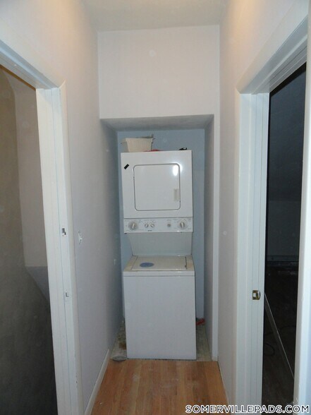 Building Photo - 5 Munroe St