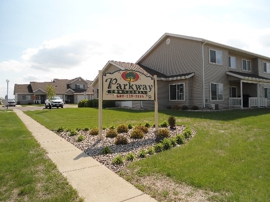 Primary Photo - Parkway Townhomes Marshall