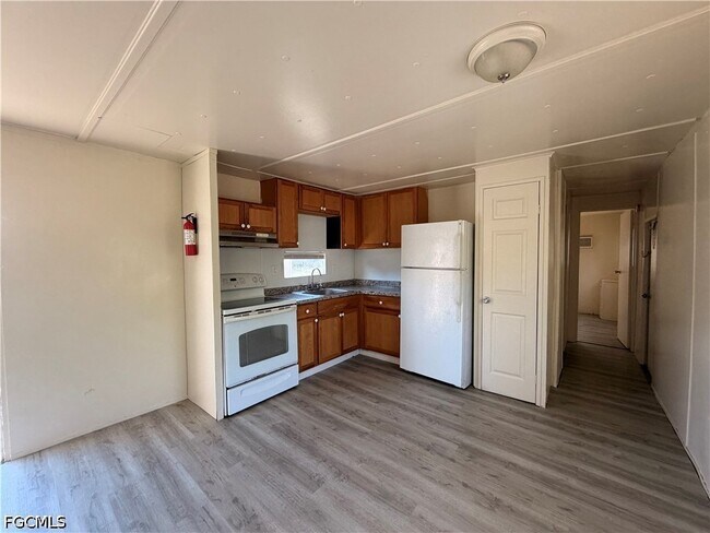 Building Photo - 7869 Suncoast Dr