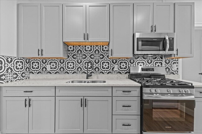 Building Photo - 45 Rose St