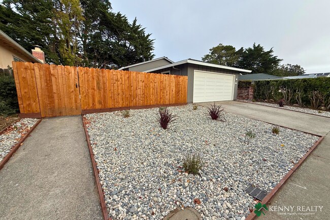 Building Photo - 2490 Fleetwood Dr