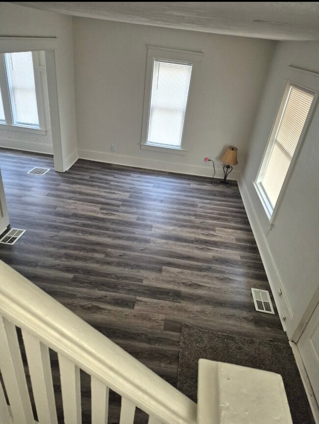 Building Photo - 84 Stout St