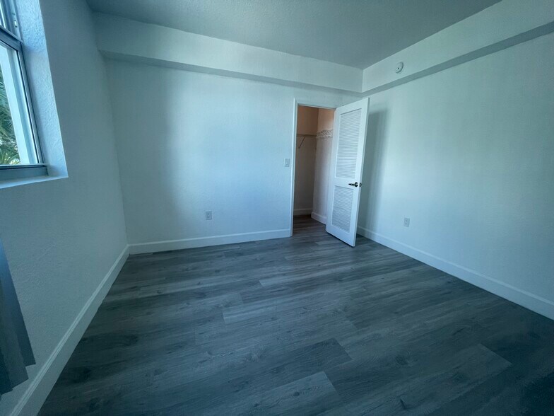 Building Photo - 7501 E Treasure Dr