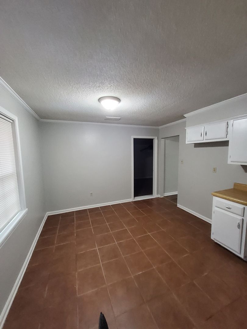 Building Photo - 5046 Gray Dr