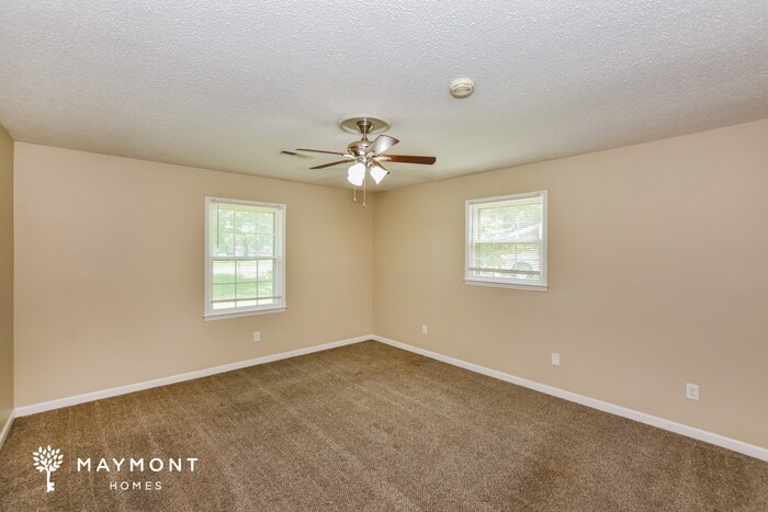 Building Photo - 121 Greenwood Cir