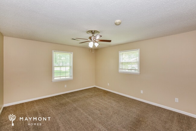 Building Photo - 121 Greenwood Cir