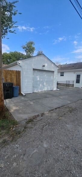 Building Photo - 4217 S 49th St