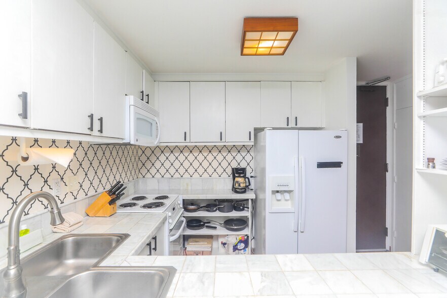 Building Photo - 1765 Ala Moana Blvd