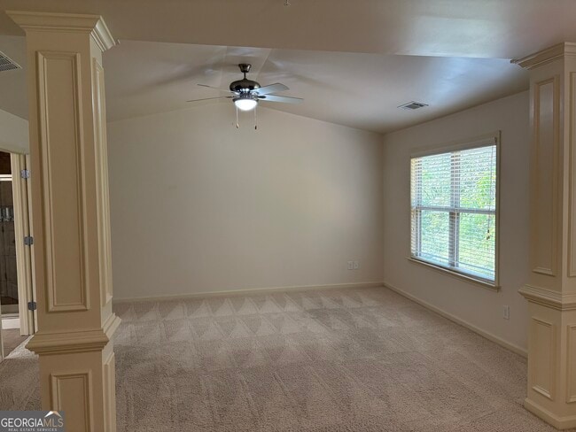 Building Photo - 2245 Knoxhill View