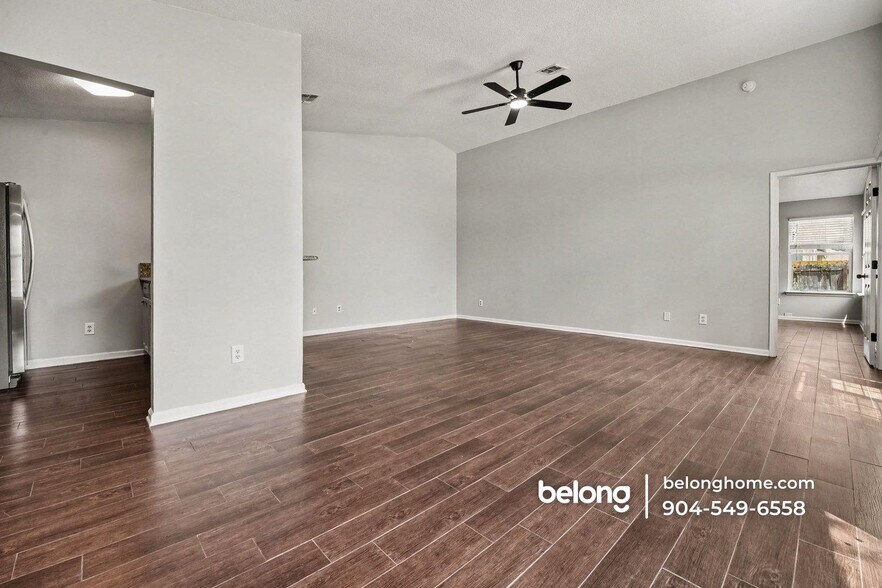 Building Photo - 7641 Rain Forest Dr N