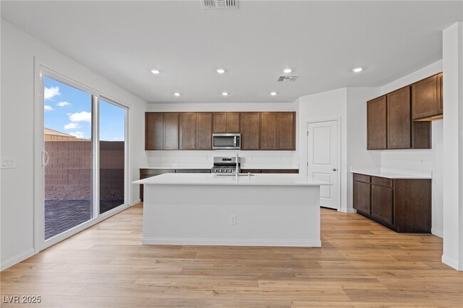 Building Photo - 3055 Magnolia Rnch Ave