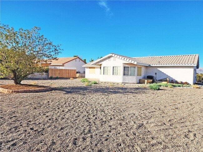 Building Photo - 2341 Yakima Ave