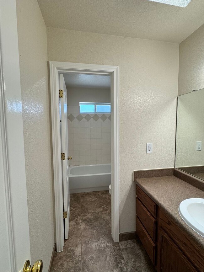Building Photo - 1326 Magoffin Pl