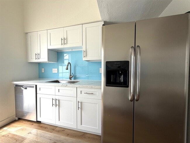 Building Photo - 9809 Richmond Ave