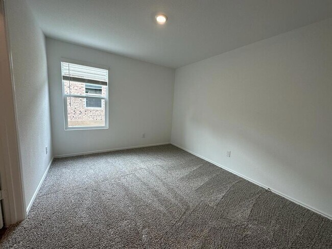 Building Photo - 365 Sonterra Dr