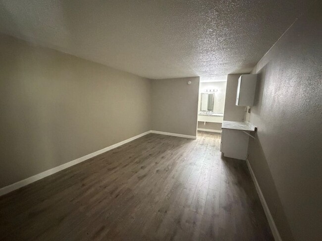 Building Photo - Best Deal in the area! Newly renovated Studio apartment for rent available now! ALL UTILITIES INC...