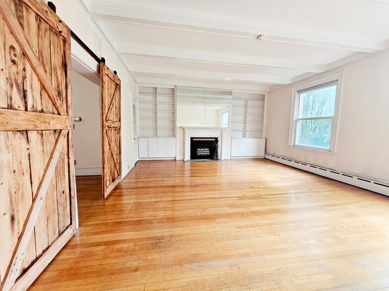 Building Photo - 1712 Beacon St