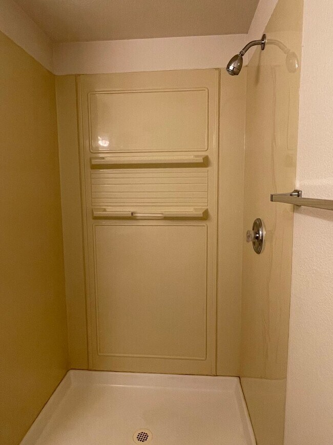 Building Photo - Beautiful Two-Story Home in Cul-de-sac