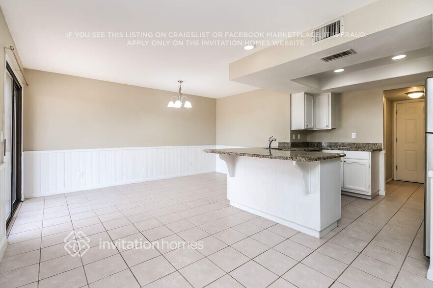 Building Photo - 331 S Cholla St