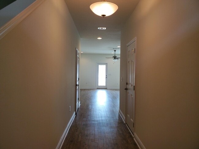 Building Photo - 115 Iron Horse Dr E