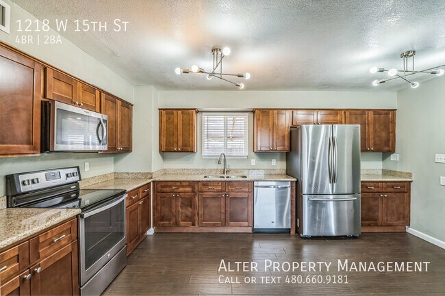 Building Photo - 1218 W 15th St