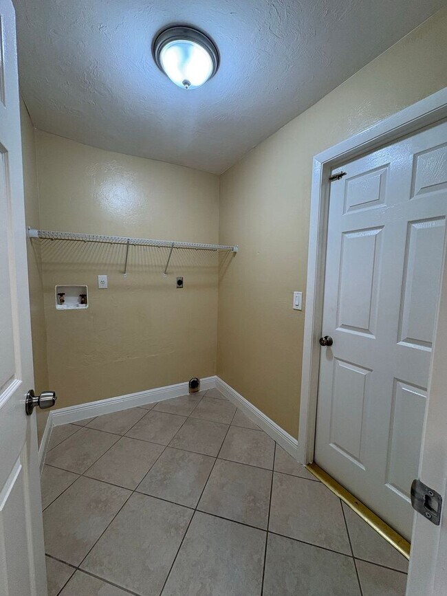 Building Photo - A-6 CALL OWNER FOR REPAIRS FIRST