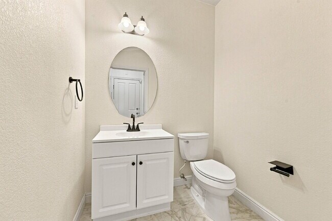 Building Photo - $2,895.95 with $300 Off the first month's rent, 2 Beds - 2.5 Bath, Townhome in Lone Tree with Bal...