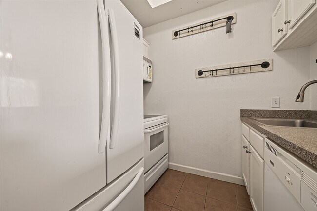 Building Photo - 4515 Briar Hollow Pl