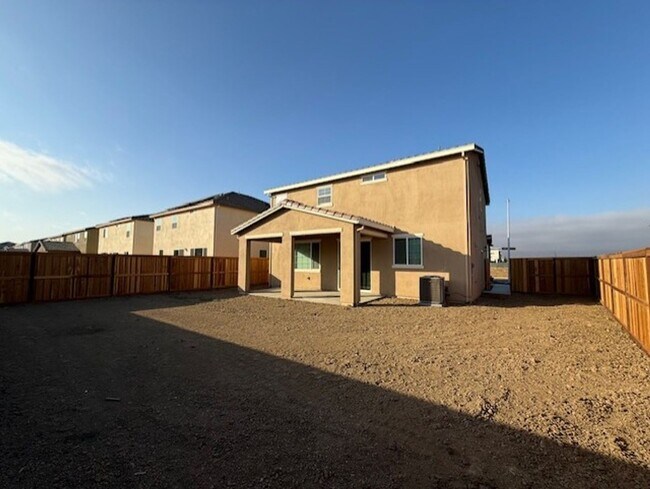 Building Photo - Beautiful 2 Story Home Ready To Be Home!