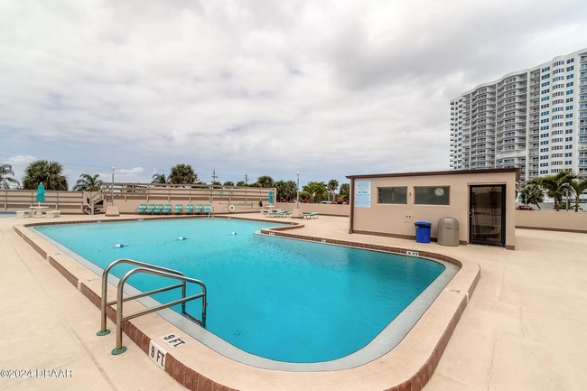 Building Photo - 1 Oceans West Blvd