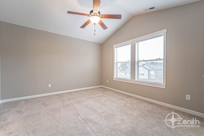 Building Photo - 3307 NE 43rd Pl