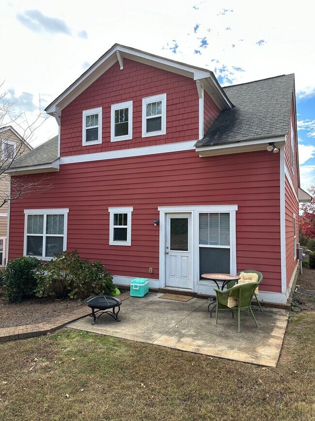 Building Photo - 2230 Lakeside Dr