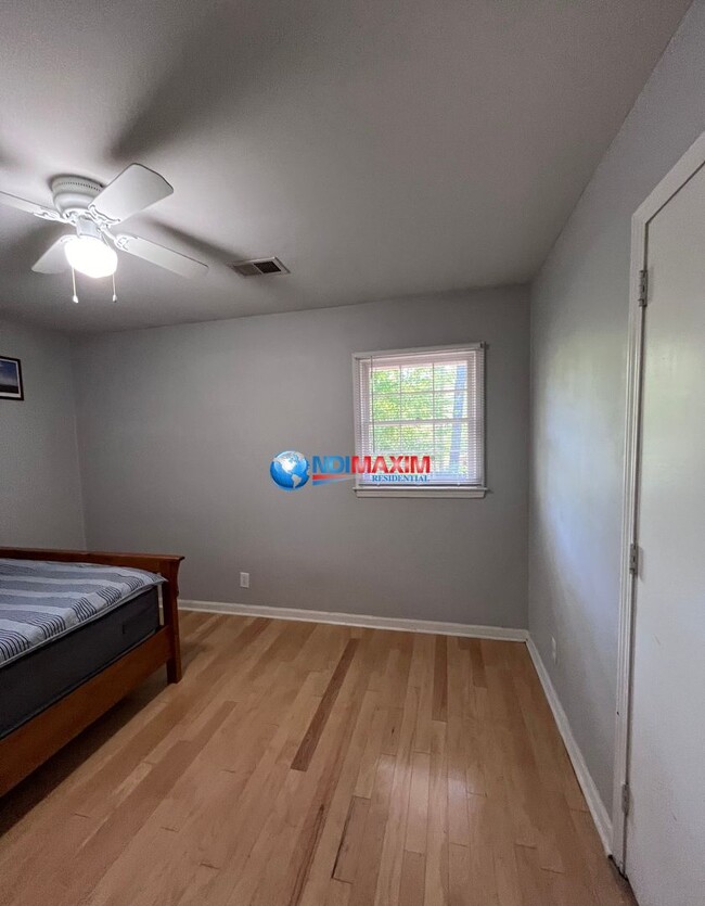 Building Photo - Beautiful ranch in PARKVIEW cluster in Lil...