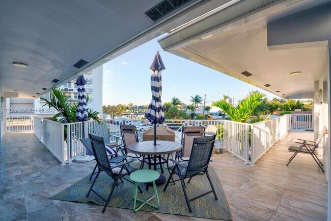 Building Photo - 1650 N Riverside Dr