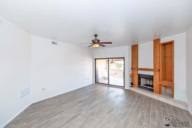 Building Photo - 2136 S 14th Ave