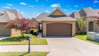 Building Photo - 3 Bedroom House in Gated Community with Community Pool