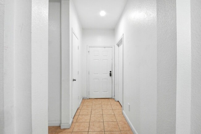 Building Photo - 111 Thunder Basin Dr