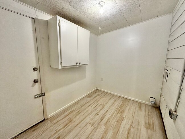 Building Photo - Move in special 2nd months rent $350 off