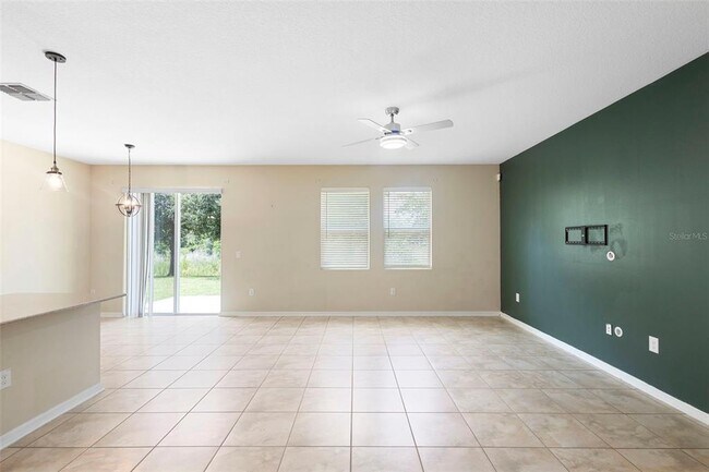 Building Photo - 215 Lakeshore Dr